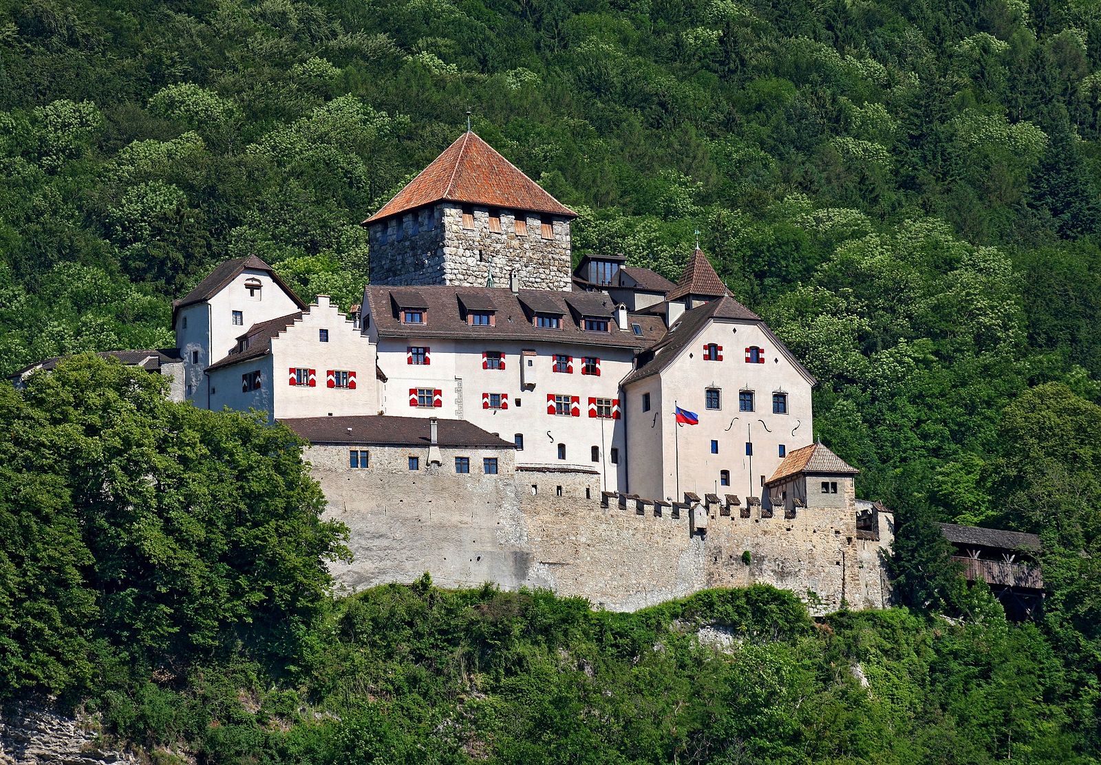 Schloss Vaduz: Wohnsitz des Fürsten von Liechtenstein. Amt für Presse und Information des Fürstentums Liechtenstein.