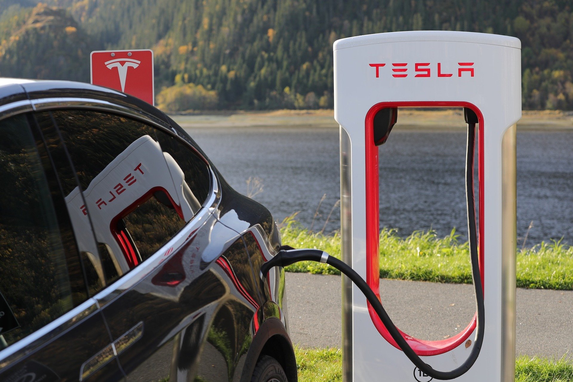 Tesla: Verkauft der Autoanbieter bald auch Versicherungen in der Schweiz?