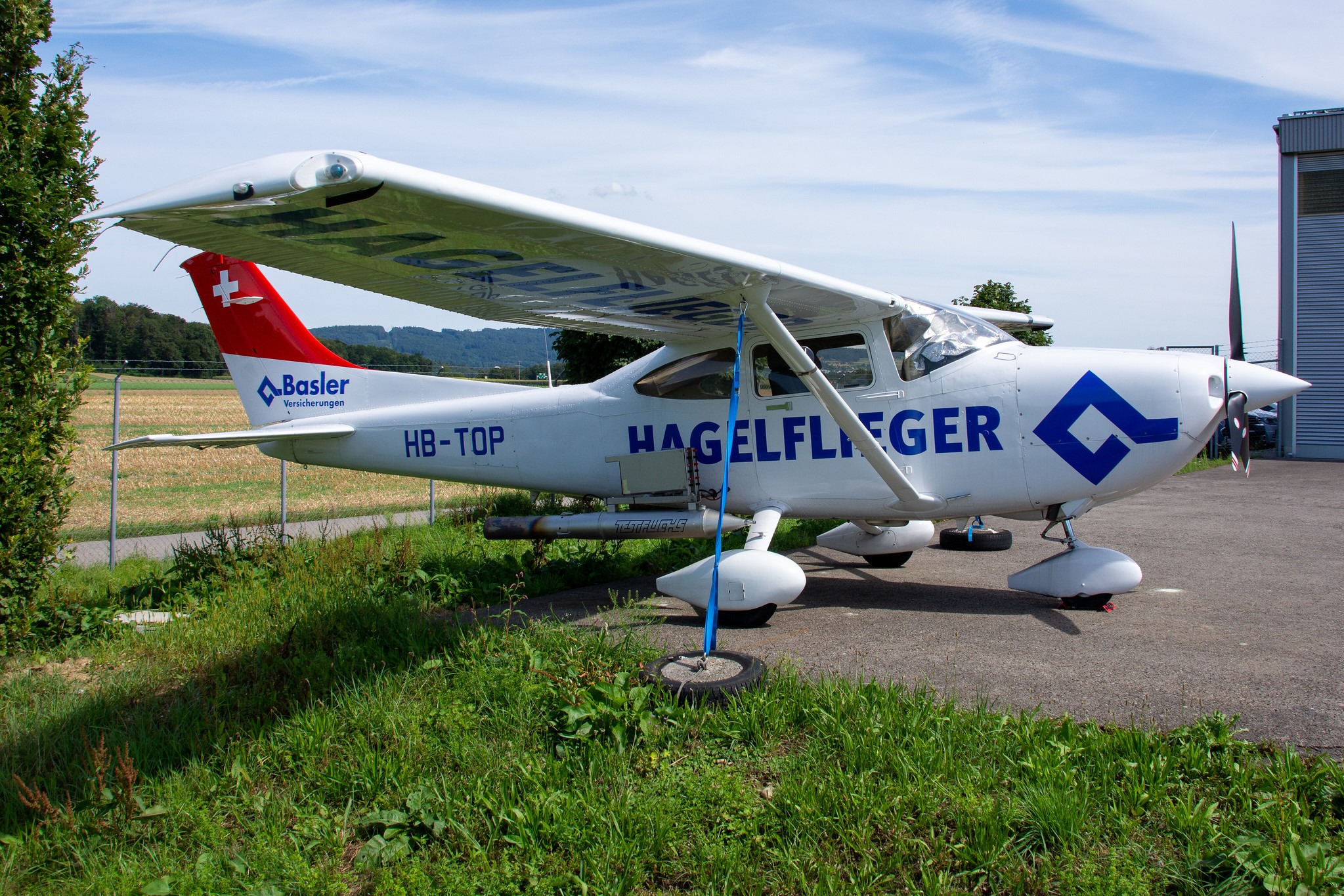 Hagel 2022: Cessna 182T Skylane, Registration: HB-TOP, Location: Birrfeld. Bild von Gideon van Dijk auf flickr.