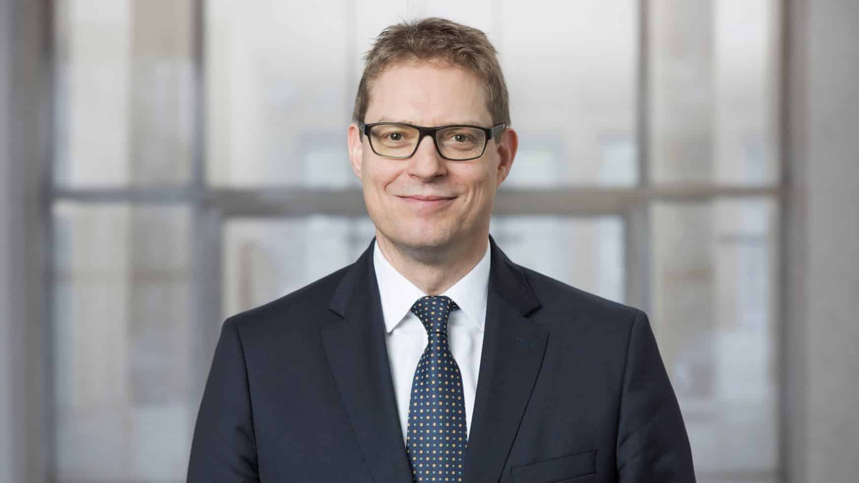 Swiss Life: Im Frühjahr 2024 kommt es zu einem Führungswechsel: Patrick Frost, Group CEO, wird auf seinen Wunsch hin zurücktreten. Er wird die Leitung des Konzerns an Matthias Aellig übergeben.